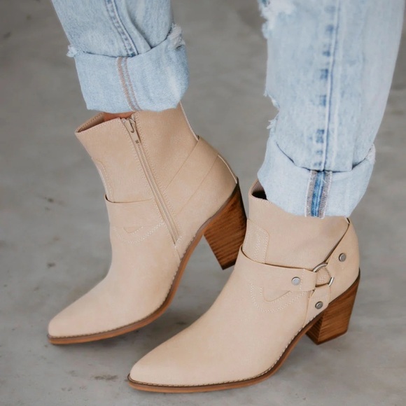 Oasis Society Shoes - Oasis Society Jackson Pointed Toe Bootie Size 9 Khaki Zipper Closure NEW